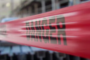 Ruban de signalisation rouge « danger », illustration des failles PHP2Shell